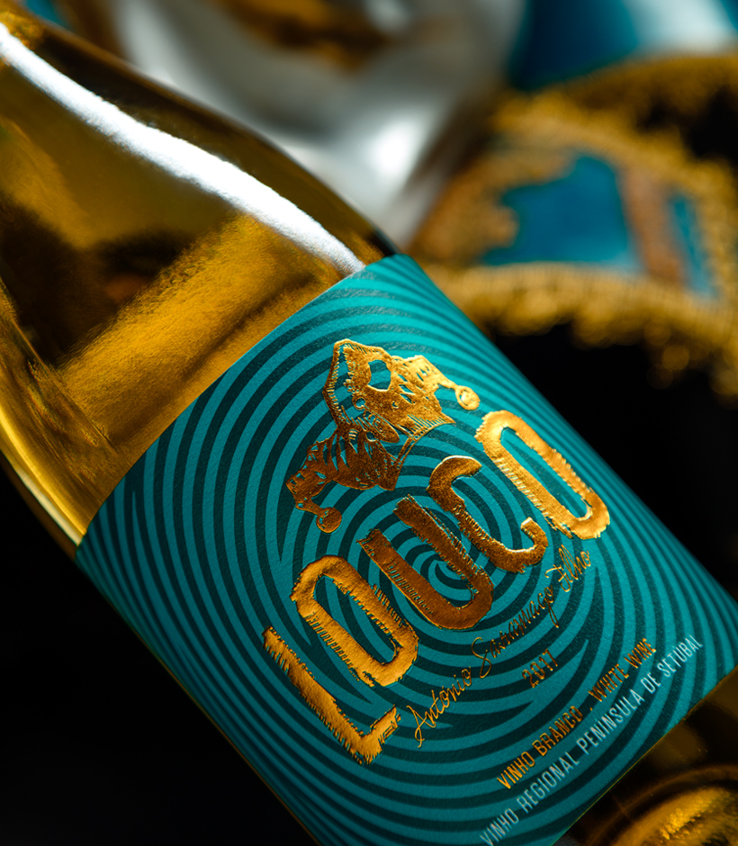 Destaque do projeto criativo e fotográfico do vinho Louco pela ARCONVERT do prestigiado grupo Italiano FEDRIGONI.